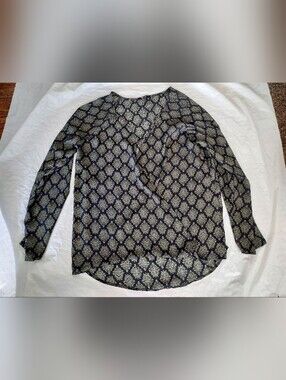 Womens Black and Green Long-Sleeve Blouse
